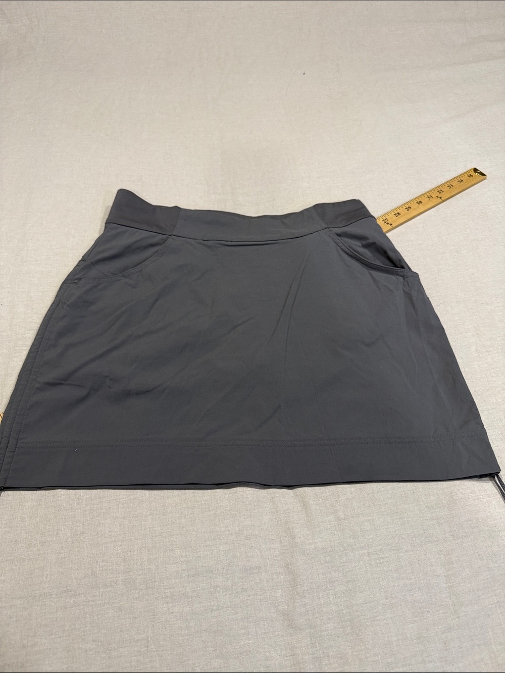 Columbia Gray Athletic Skort Women’s Medium Omni-Shade Hiking Golf Travel